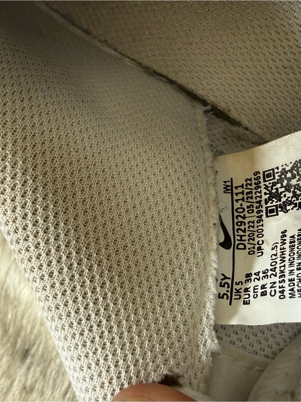 Nike White Low-Top Air Force 1 Sneakers 5.5